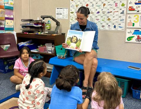 volunteer reading to kids